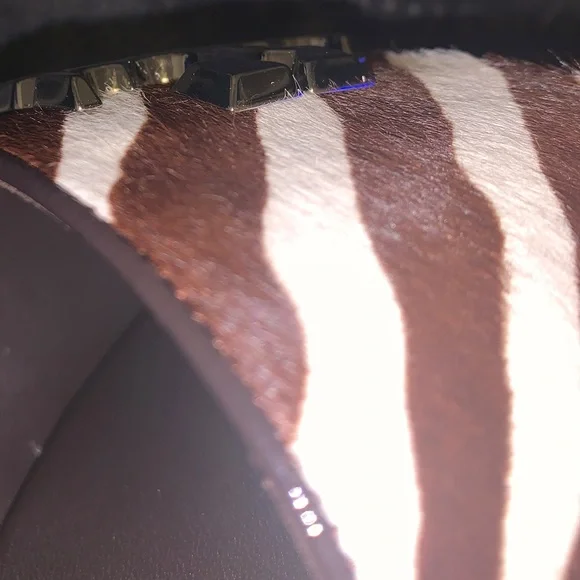 TORY BURCH EVERLY BABY HAIR CALF SLIDES - Picture 5 of 6